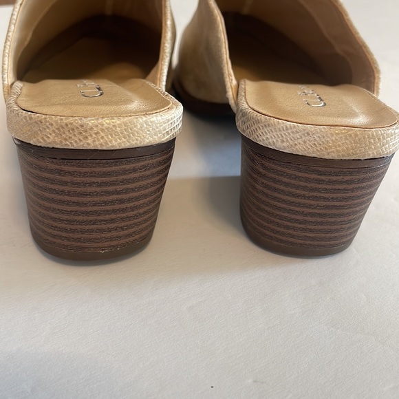 Chinese Laundry Coop women’s mules champagne gold shimmer small heel size 7.5 - Picture 3 of 14